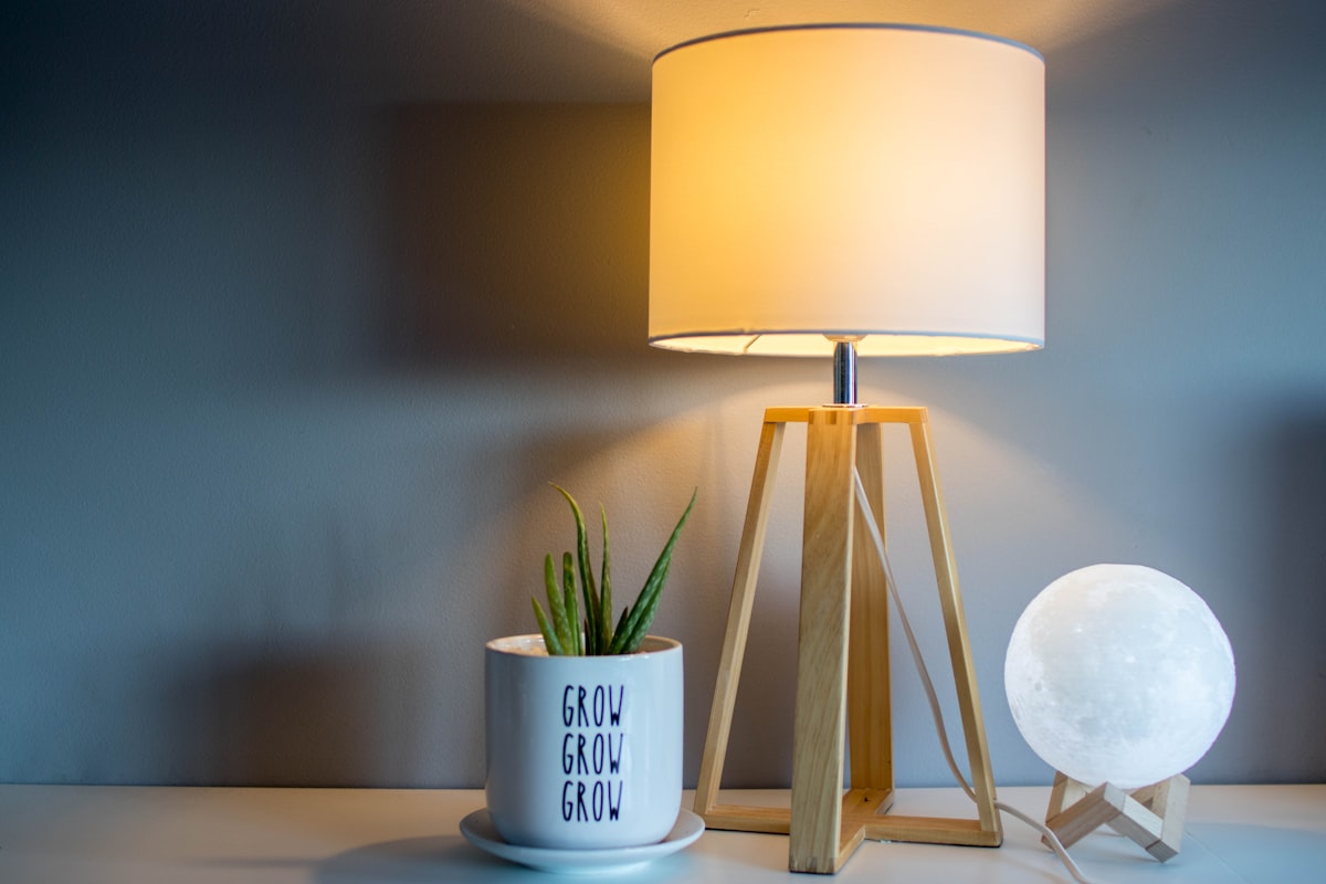 Ceramic table lamp